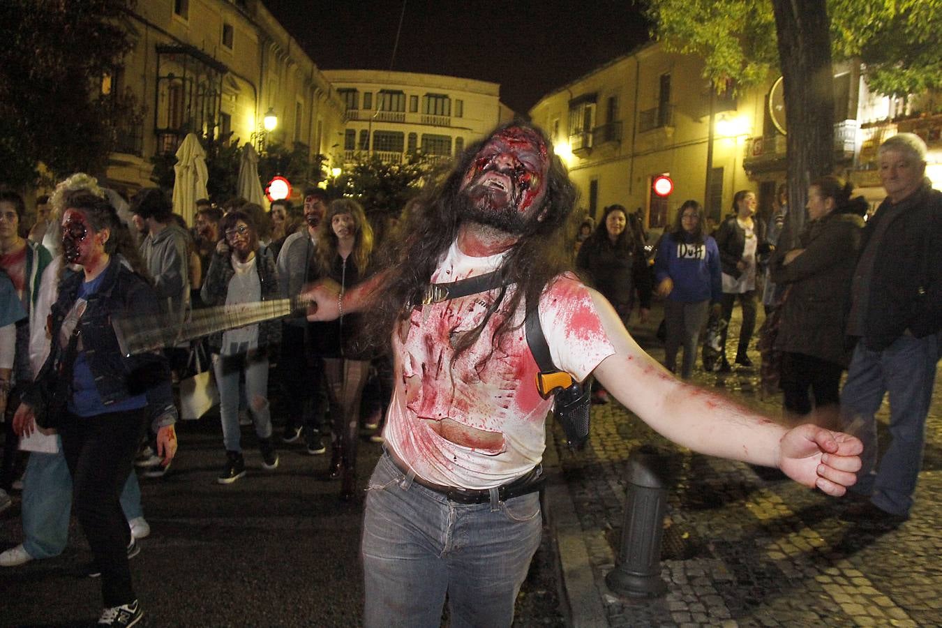 La V Marcha Zombie de Cáceres, en imágenes