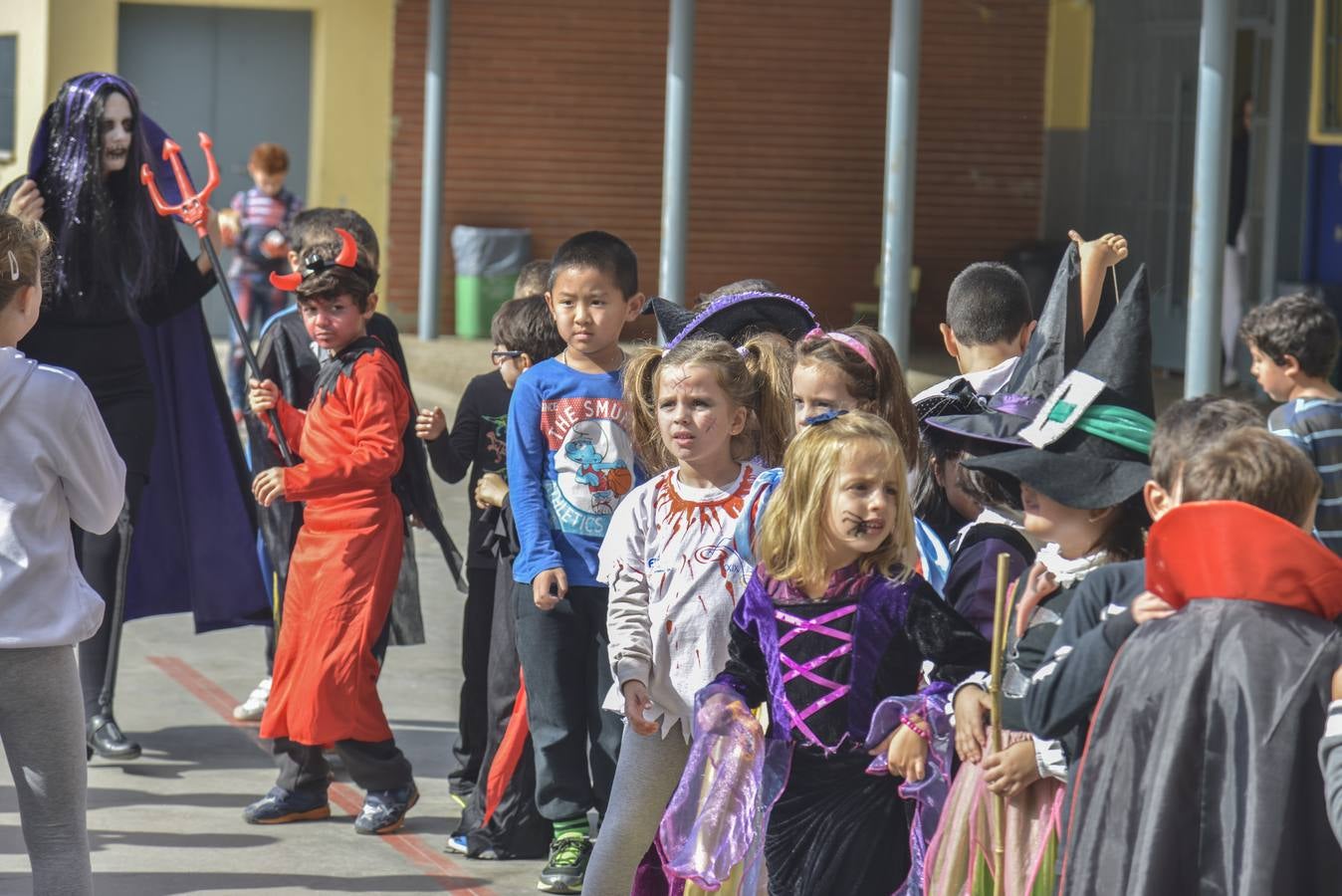 Los escolares del colegio Luis Vives de Badajoz preparan las actividades de Halloween. Fotografía: JV Arnelas