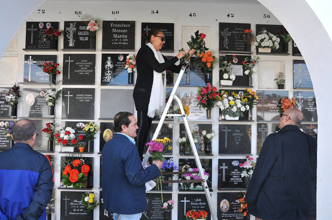 Día de Todos los Santos en el cementerio de Plasencia