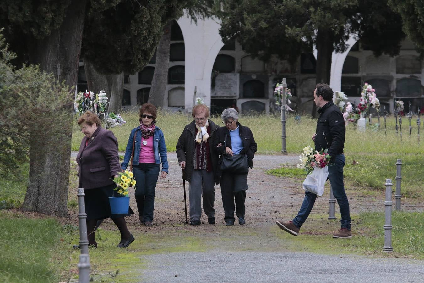 Día de Todos los Santos en el cementerio de Plasencia