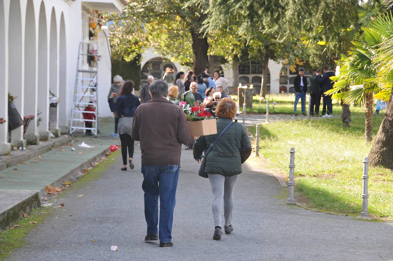 Día de Todos los Santos en el cementerio de Plasencia