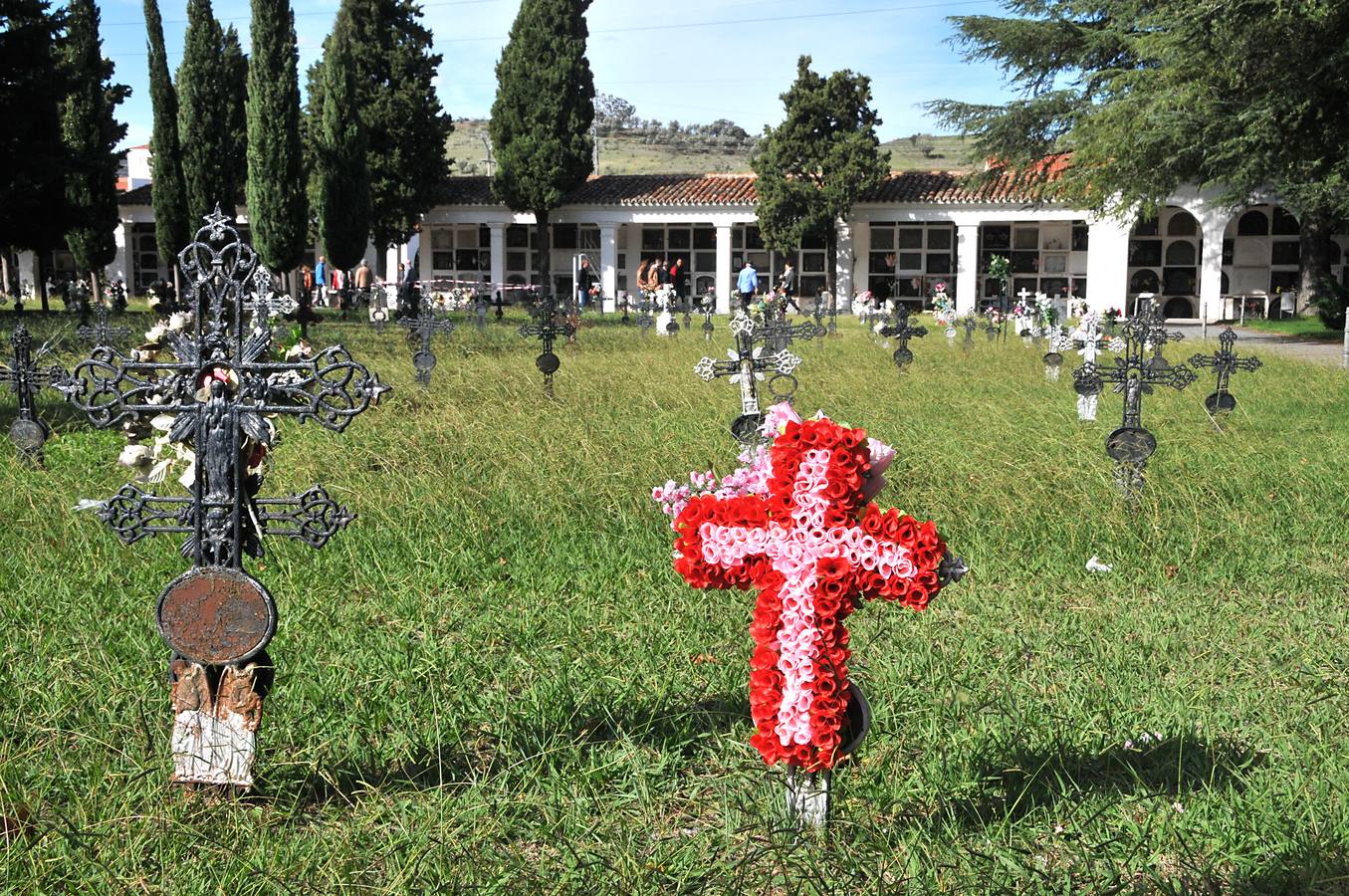 Día de Todos los Santos en el cementerio de Plasencia