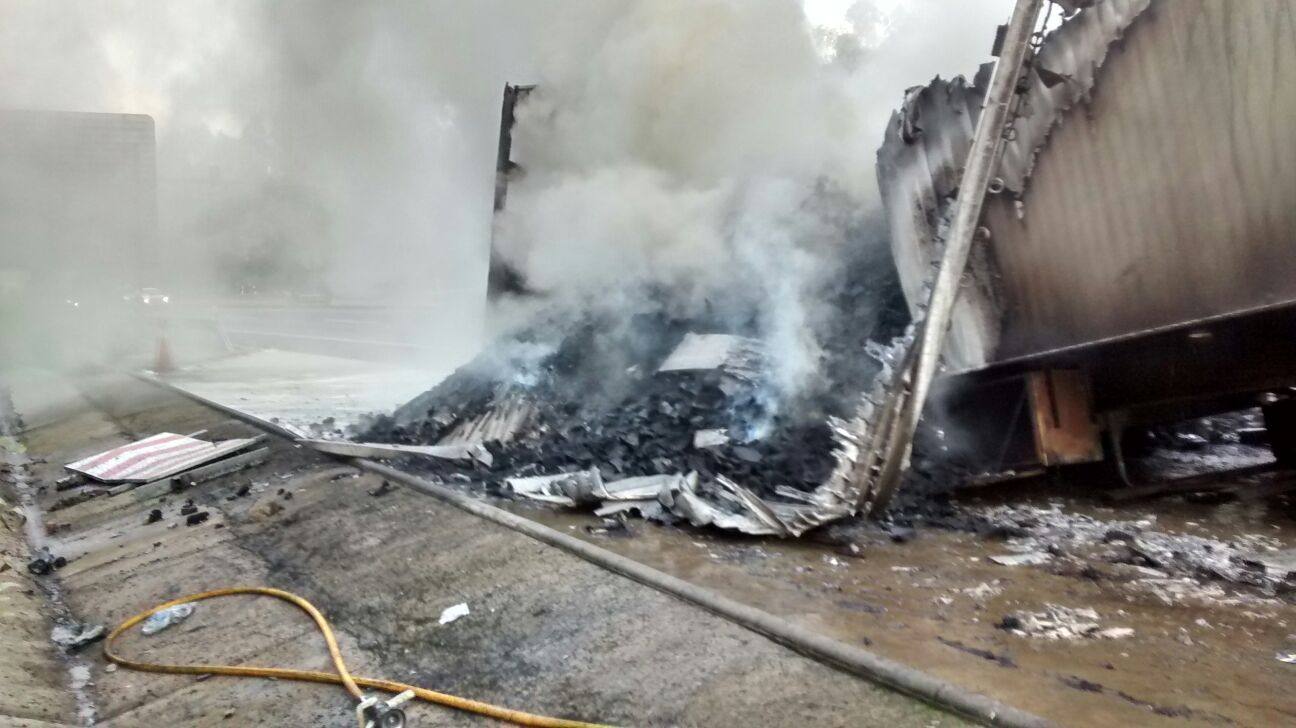 Arde un camión cerca del túnel de Miravete