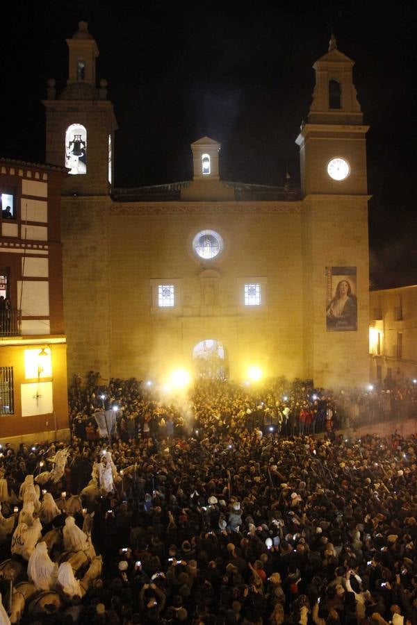 Torrejoncillo celebra su encamisá