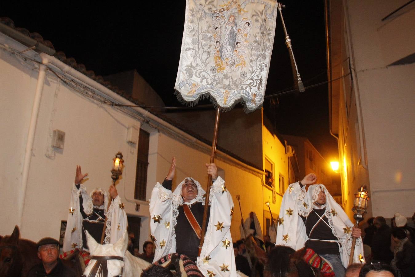 Torrejoncillo celebra su encamisá