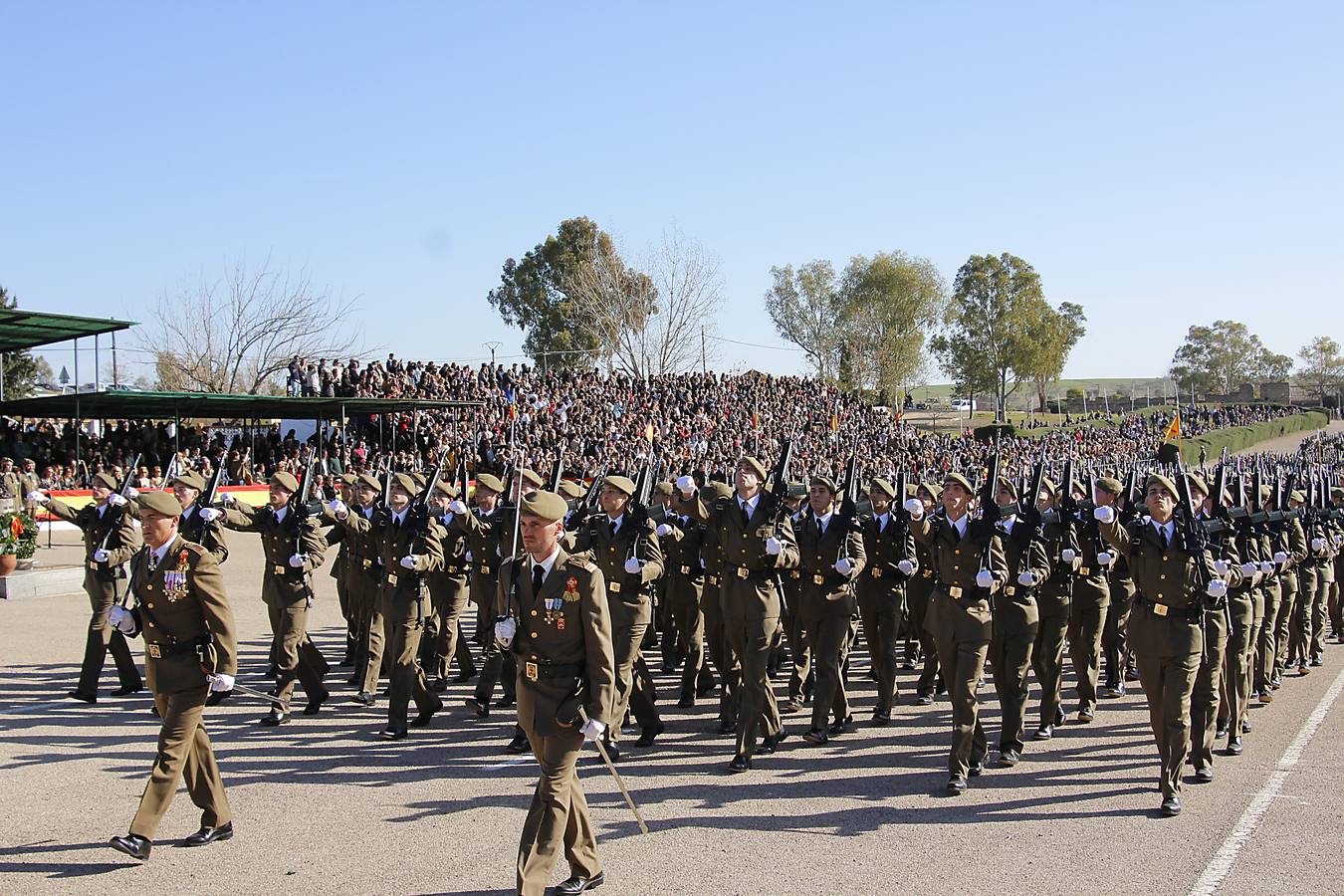 599 jóvenes soldados juran bandera en Cáceres