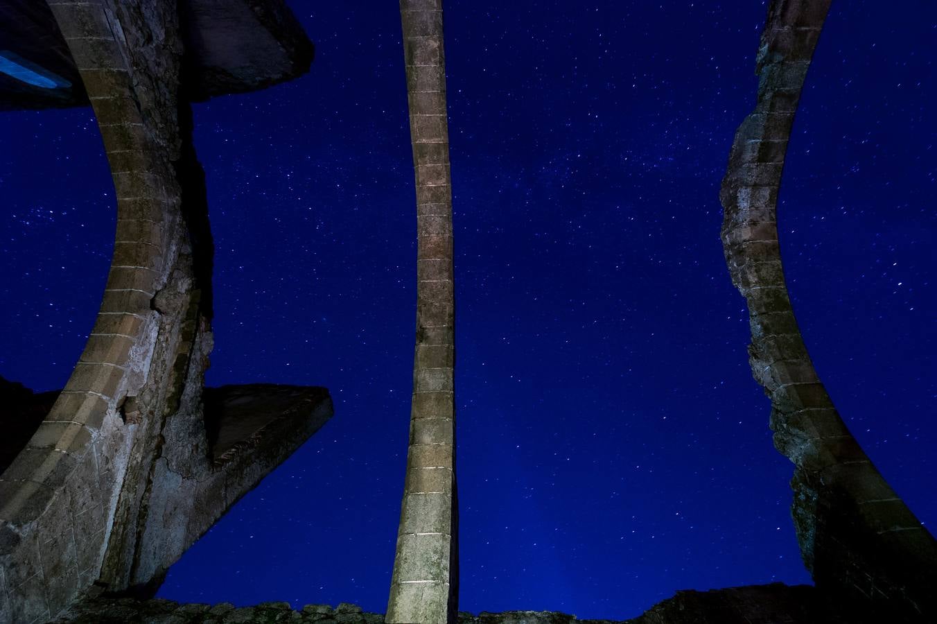 Arcos de la cubierta bajo las estrellas