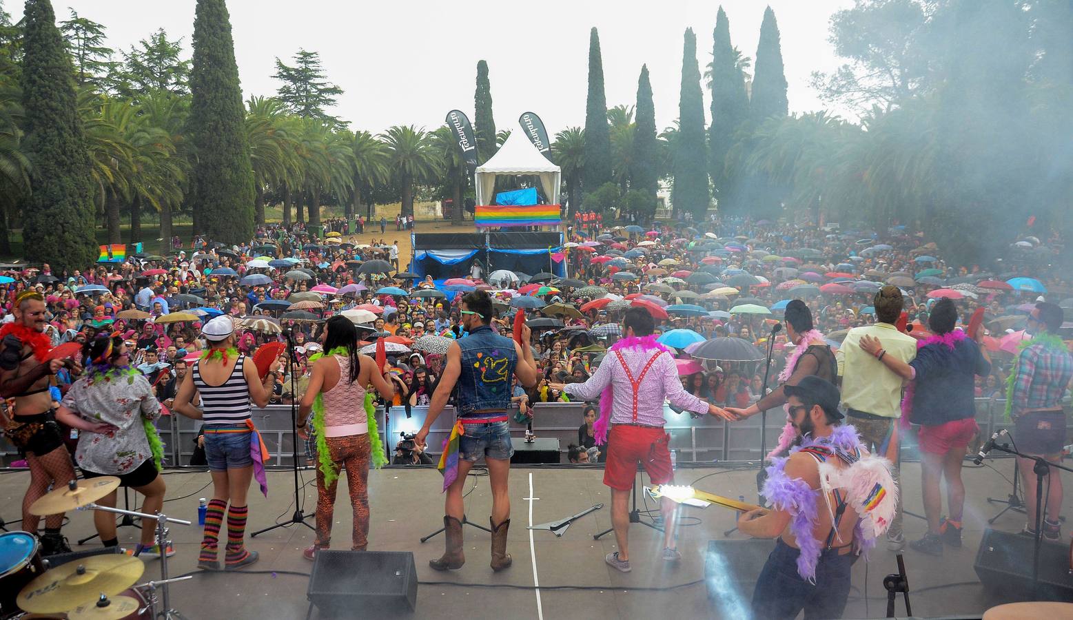 Los Palomos desafían a la lluvia.