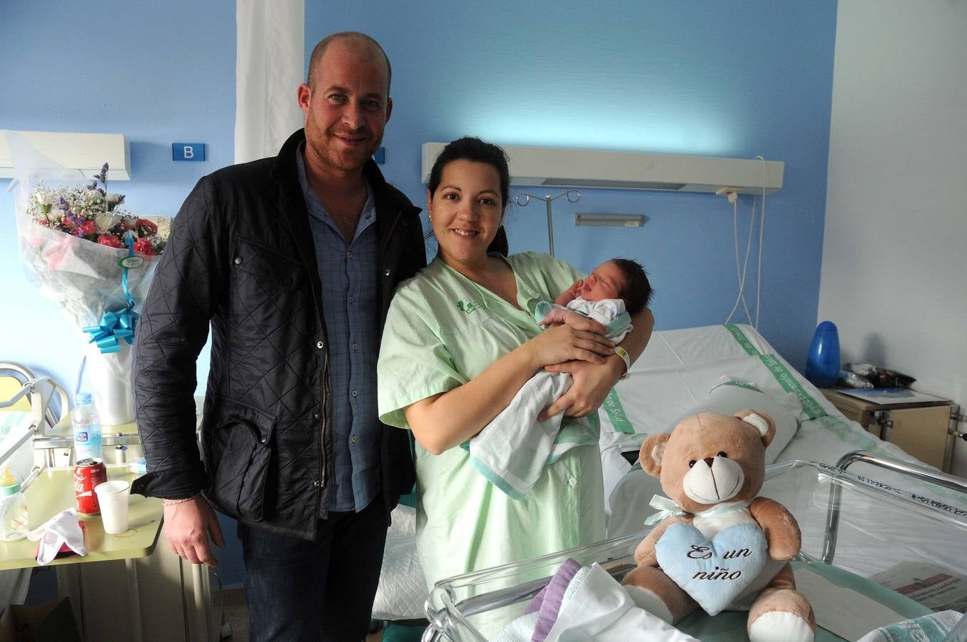 Viernes, 1 de enero: Nahia, Jairo, Ainhoa y Elsa fueron los primeros niños extremeños en nacer en 2016. Daniel fuel el último en 2015. Fotografías: HOY