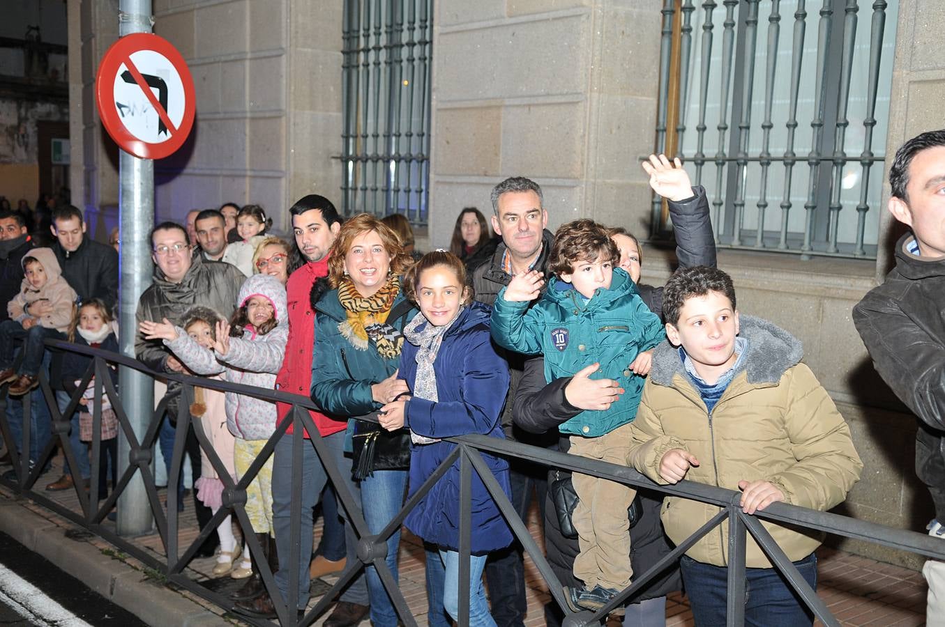 Los Reyes Magos reparten ilusión y regalos en Plasencia