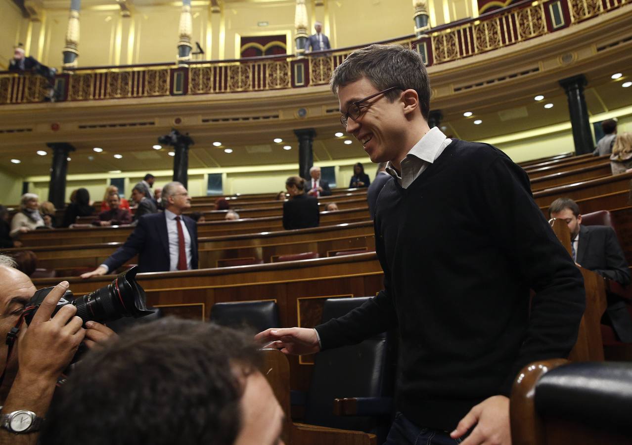 El diputado de Podemos Iñigo Errejón en el hemiciclo del Congreso donde hoy se celebra la sesión constitutiva de la Cámara Baja.