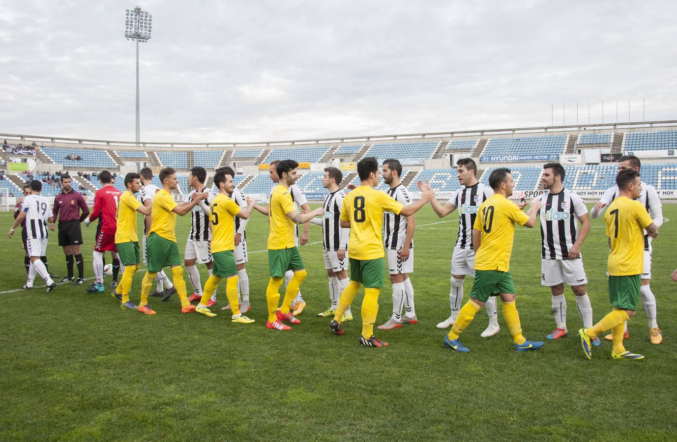 El CD Badajoz empata con el Olivenza