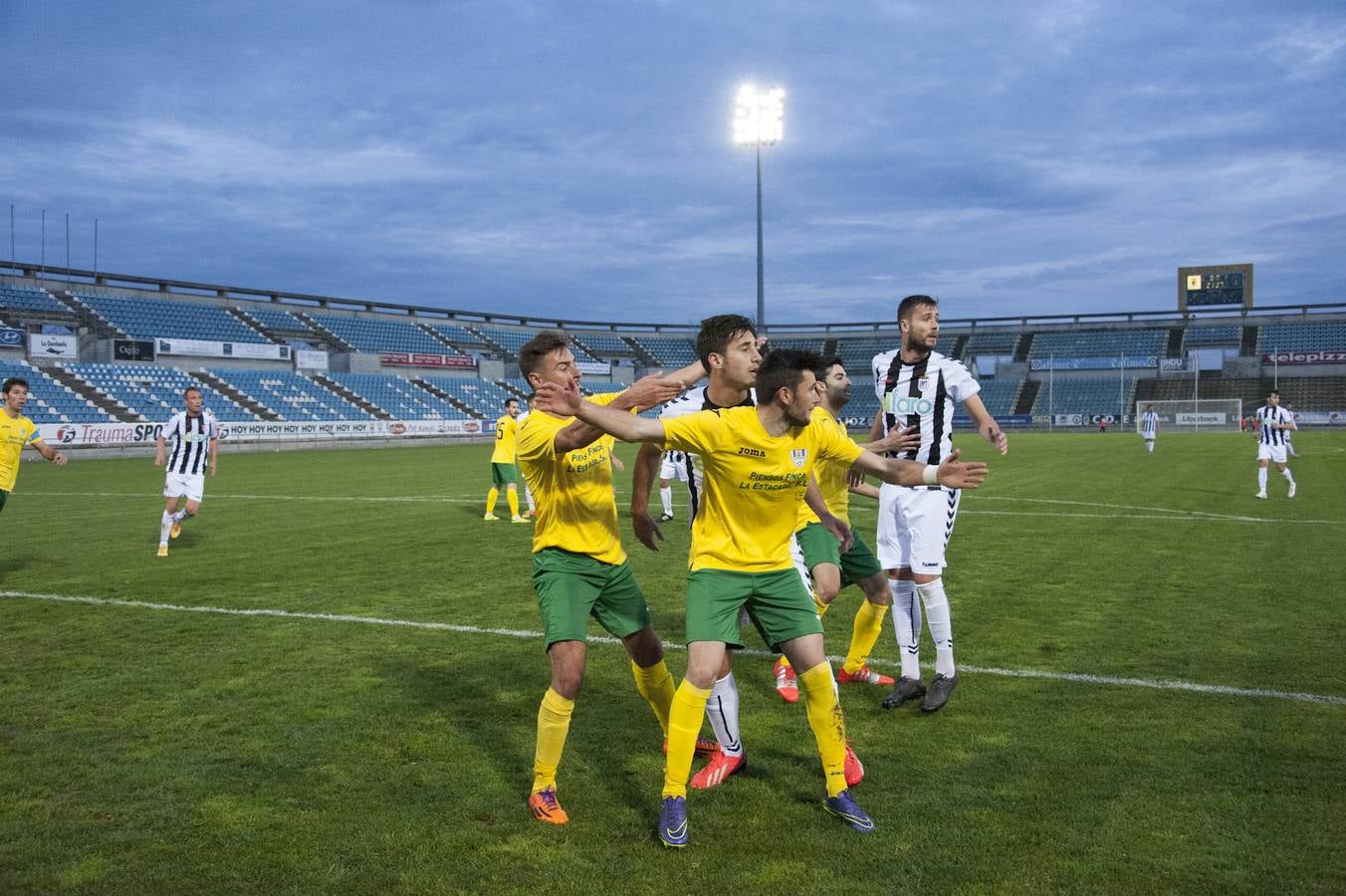 El CD Badajoz empata con el Olivenza