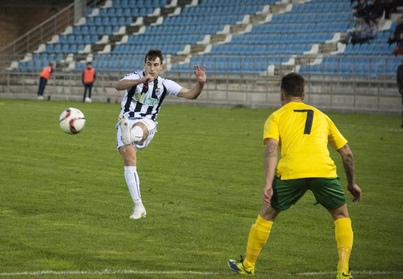 El CD Badajoz empata con el Olivenza