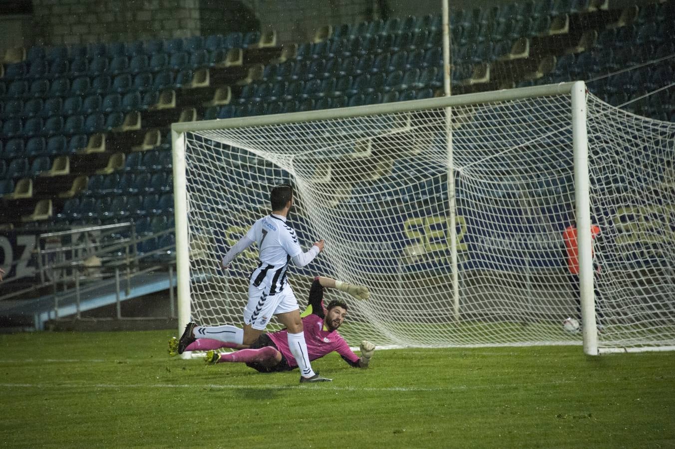 El CD Badajoz empata con el Olivenza