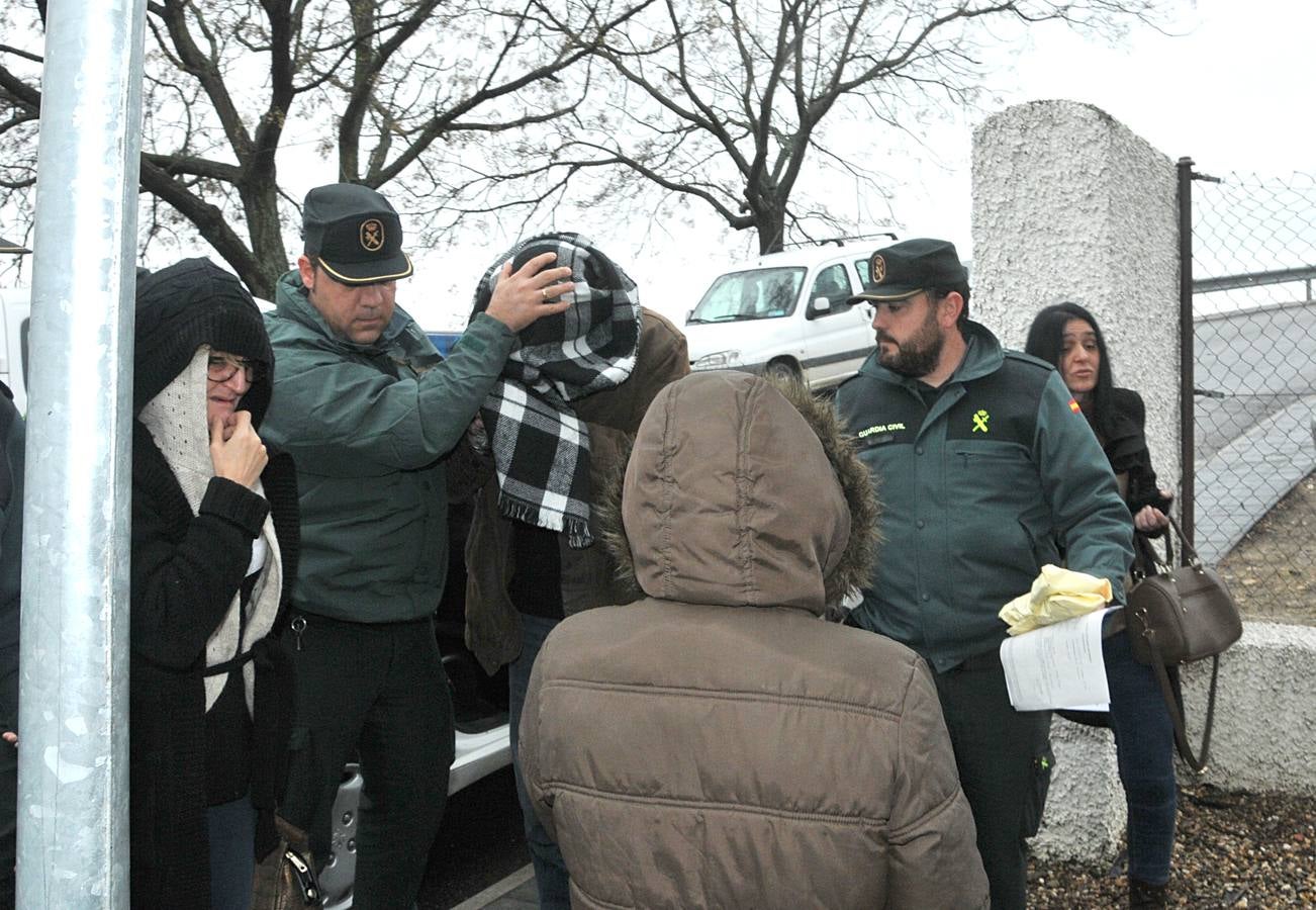 Jueves, 21 de enero: La jueza decretó prisión sin fianza para el feriante que mató a su empleado en Coria. Los conocidos del homicida y de la víctima mantienen que sus relación era más familiar que de amigos. Fotografía: David Palma