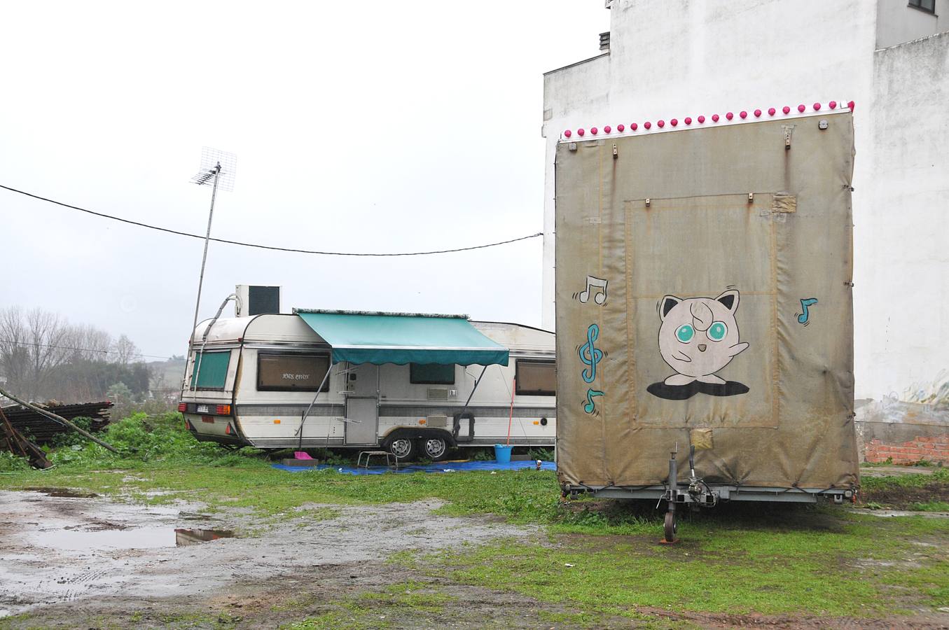Jueves, 21 de enero: La jueza decretó prisión sin fianza para el feriante que mató a su empleado en Coria. Los conocidos del homicida y de la víctima mantienen que sus relación era más familiar que de amigos. Fotografía: David Palma