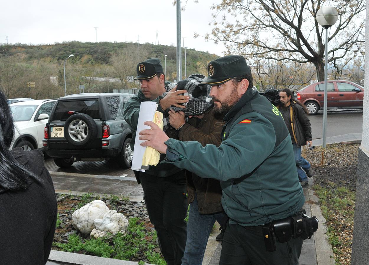 Jueves, 21 de enero: La jueza decretó prisión sin fianza para el feriante que mató a su empleado en Coria. Los conocidos del homicida y de la víctima mantienen que sus relación era más familiar que de amigos. Fotografía: David Palma