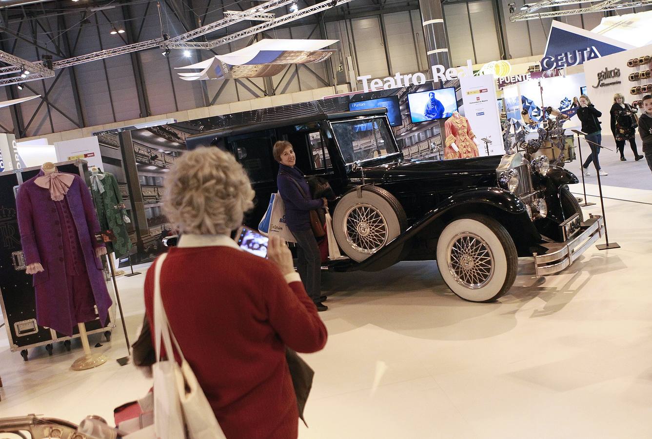 Viernes, 22 de enero. Badajoz promociona su carnaval en la Feria Internacional de Turismo, Fitur 2016, que se celebra en Madrid hasta el 24 de enero, en la que participan 165 países y regiones, junto a decenas de empresas de todos los sectores, en los 713 stands repartidos en 60.000 metros cuadrados. Fotografías: Agencias