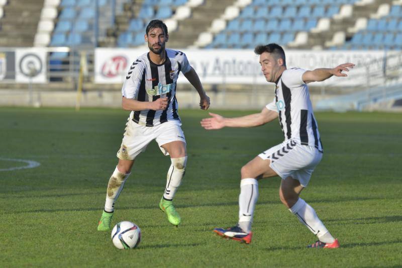 Victoria del CD Badajoz ante el Azuaga (3-2)