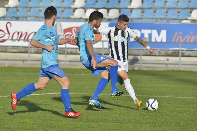 Victoria del CD Badajoz ante el Azuaga (3-2)