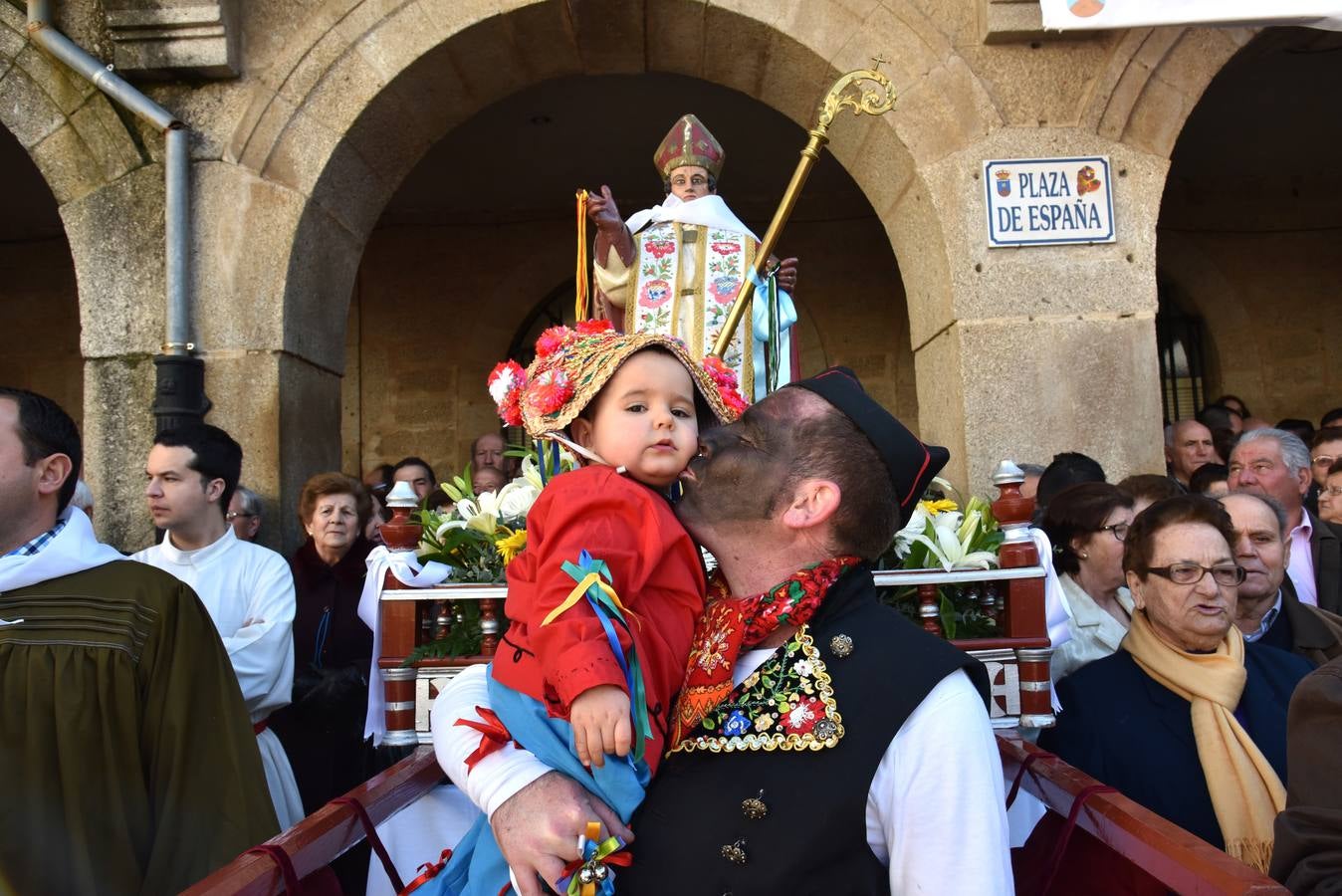 Los Negritos de San Blas llenan de danzas ancetrales Montehermoso