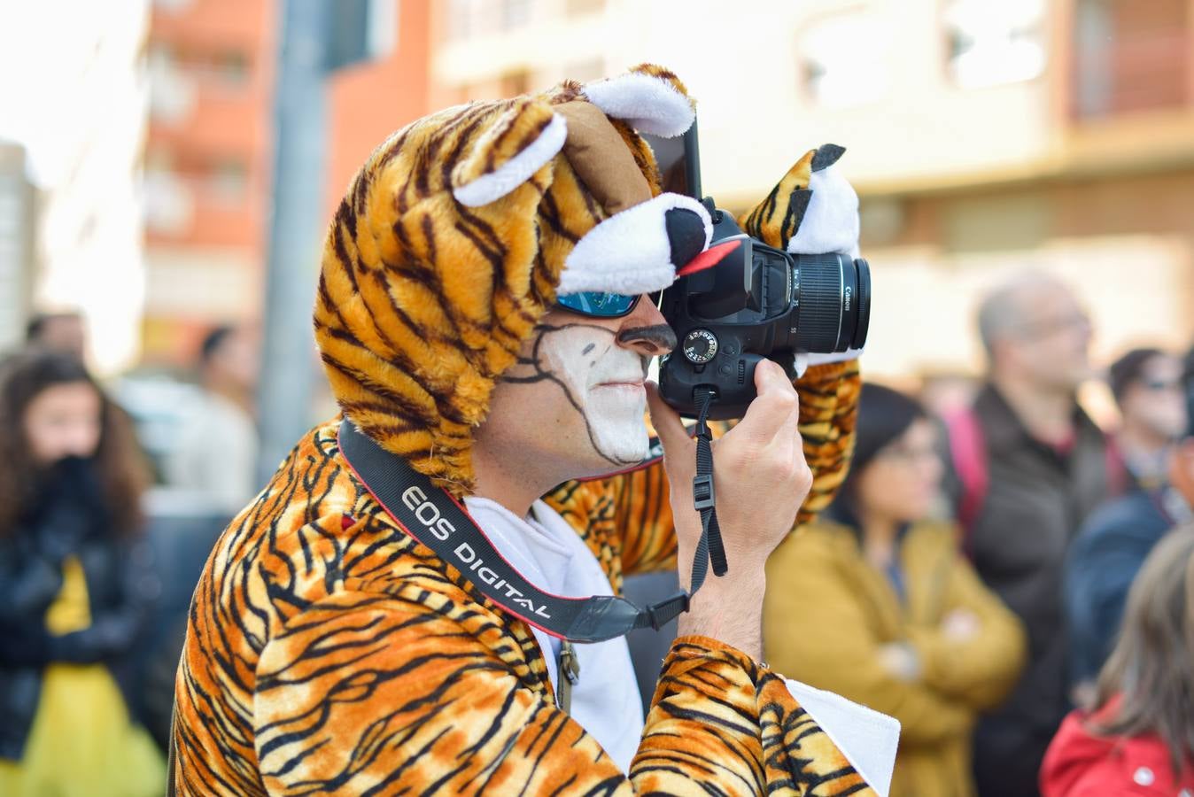 Ambiente en el desfile de comparsas de Badajoz 2016