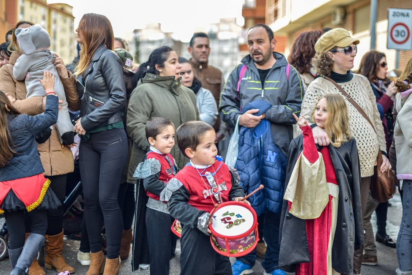 Ambiente en el desfile de comparsas de Badajoz 2016
