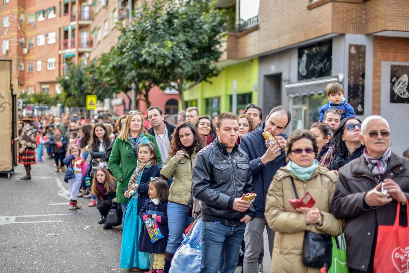 Ambiente en el desfile de comparsas de Badajoz 2016