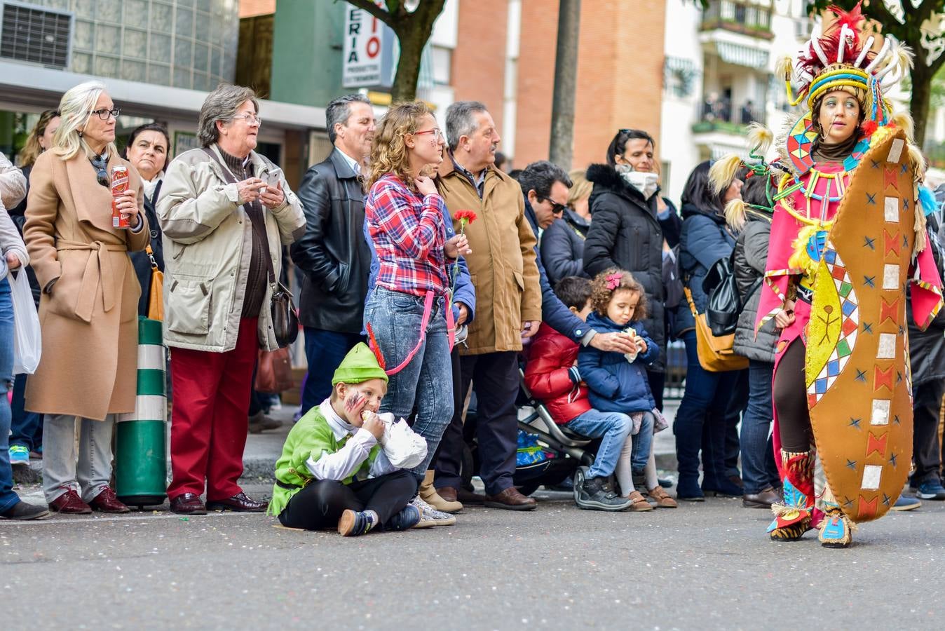 Ambiente en el desfile de comparsas de Badajoz 2016