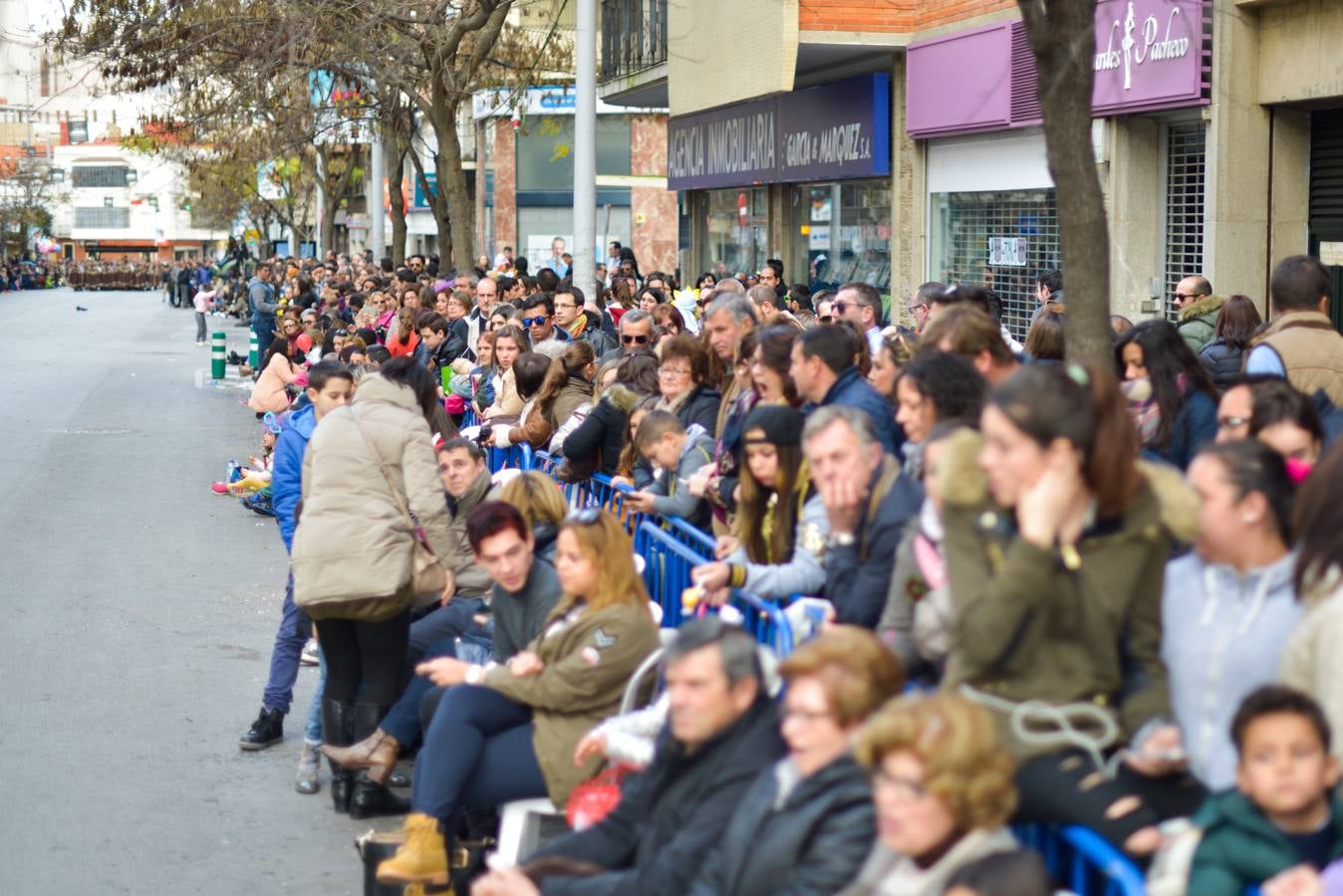 Ambiente en el desfile de comparsas de Badajoz 2016