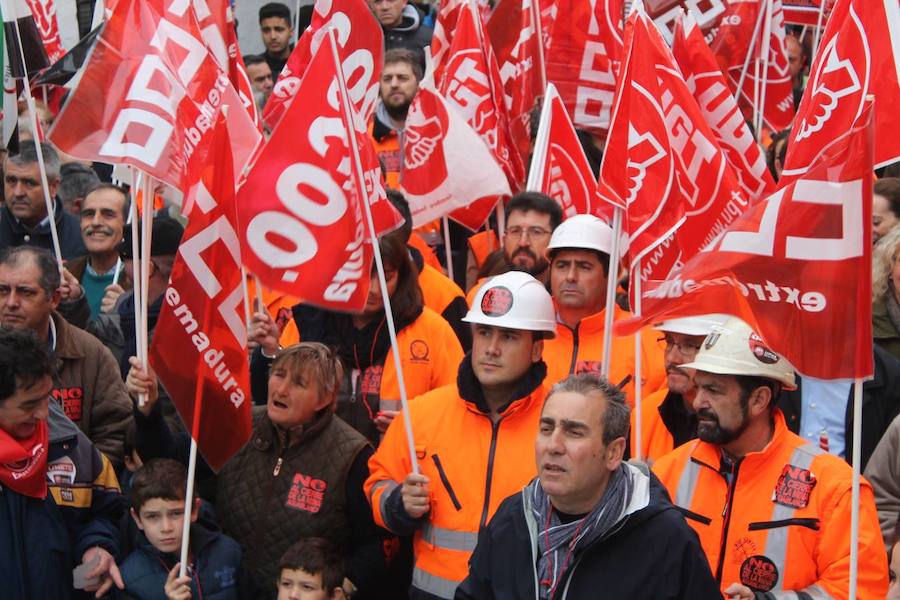 Concentración contra el cierre de la mina Aguablanca en Monesterio