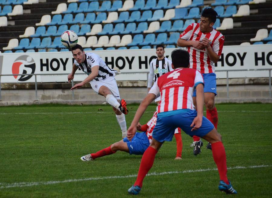 El CD Badajoz se impone al Don Benito