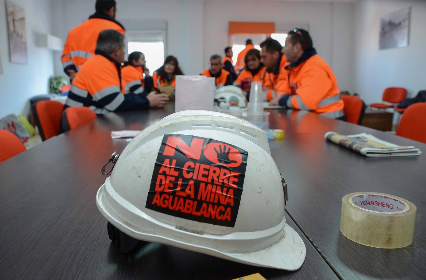 Los trabajadores de la mina de Aguablanca se encierran