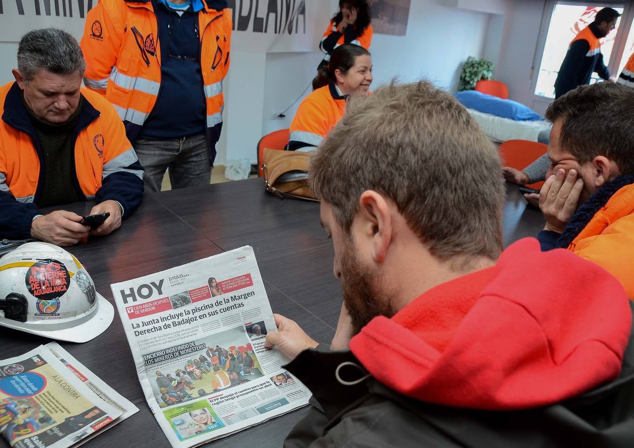 Los trabajadores de la mina de Aguablanca se encierran