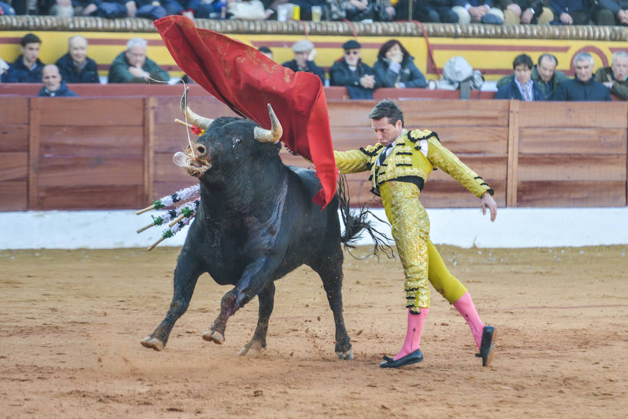 Talavante abre la puerta grande de Olivenza