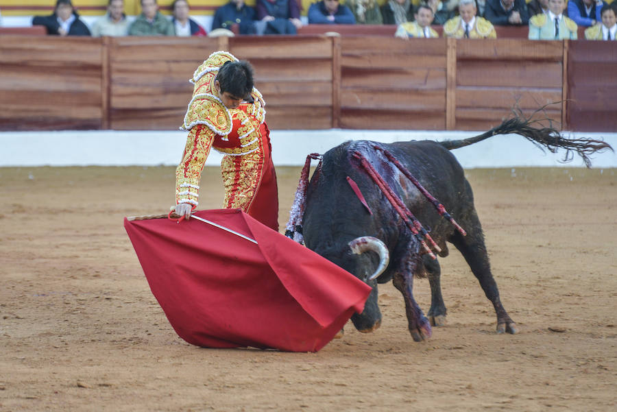 Talavante abre la puerta grande de Olivenza