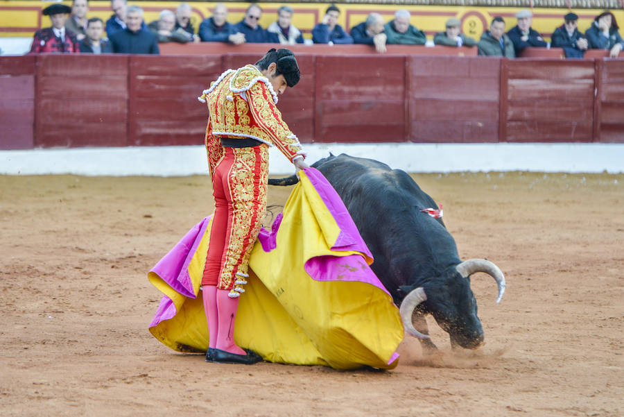 Talavante abre la puerta grande de Olivenza