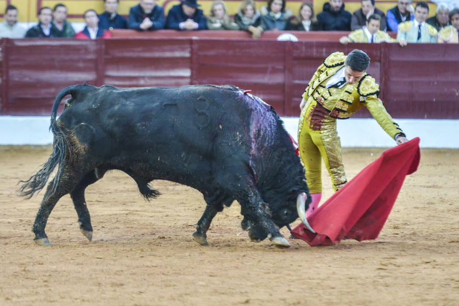 Talavante abre la puerta grande de Olivenza