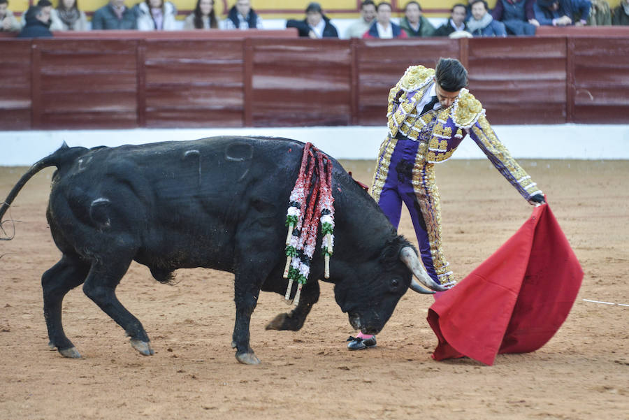Talavante abre la puerta grande de Olivenza