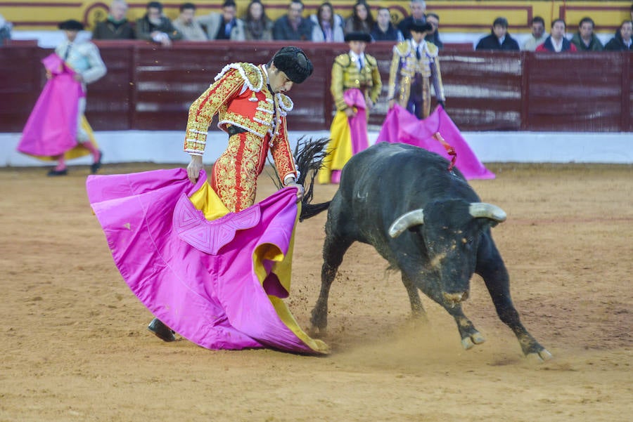 Talavante abre la puerta grande de Olivenza