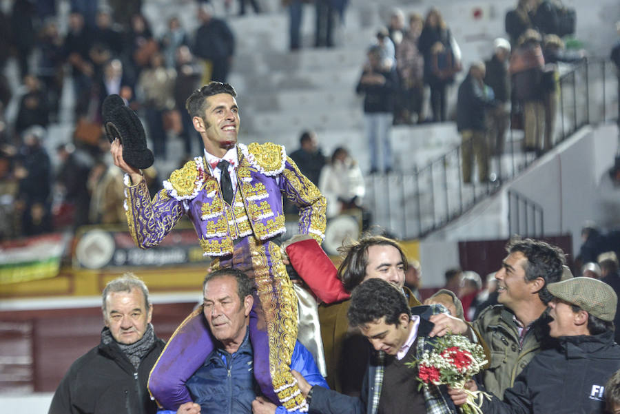 Talavante abre la puerta grande de Olivenza