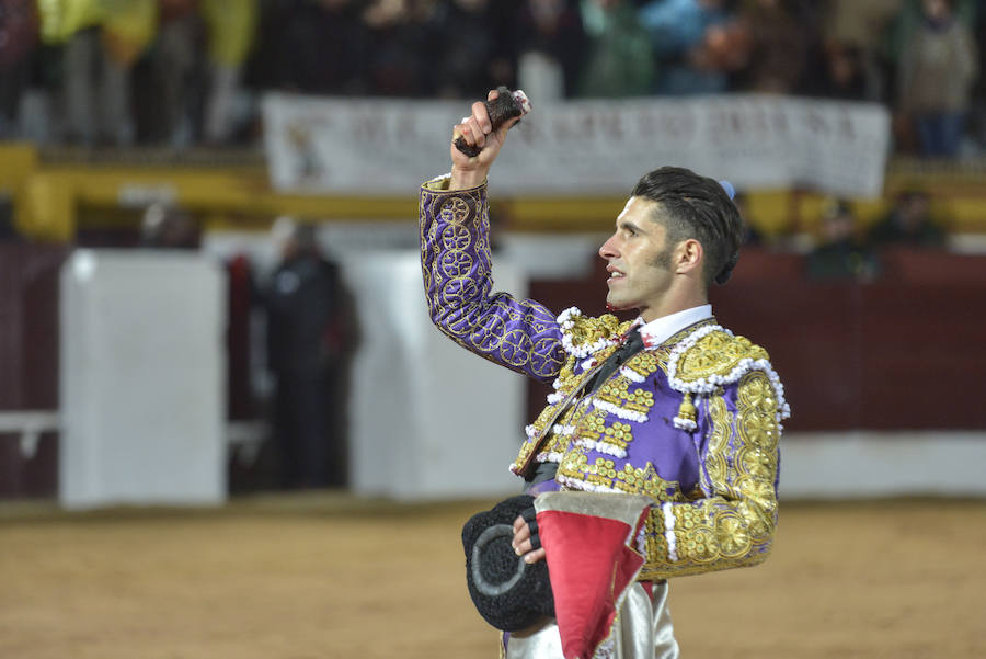 Talavante abre la puerta grande de Olivenza