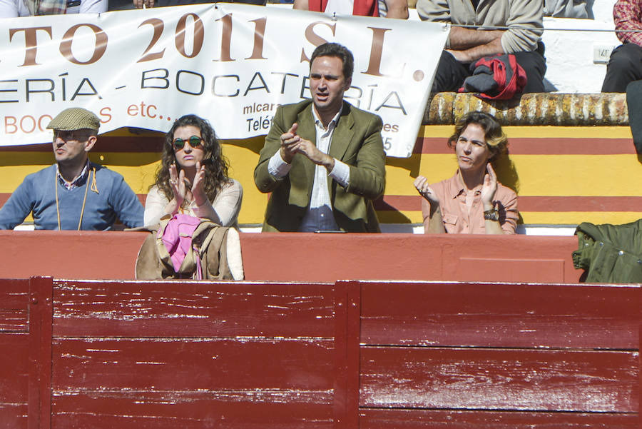 Ambiente y rostros conocidos en los festejos dominicales de  Olivenza