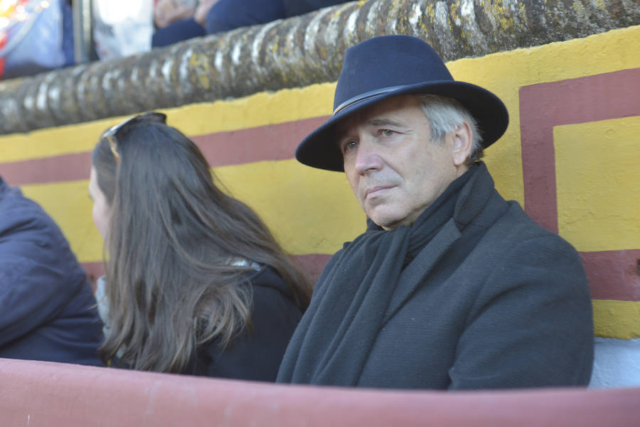 Ambiente y rostros conocidos en los festejos dominicales de  Olivenza