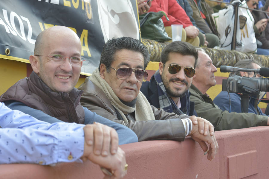 Ambiente y rostros conocidos en los festejos dominicales de  Olivenza