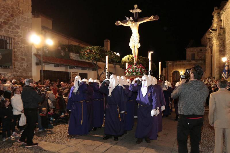 La agrupación musical Virgen del Puerto y la banda 'Ciudad de Plasencia', acompañamiento del Cristo de la Agonía y la Virgen de la Piedad.