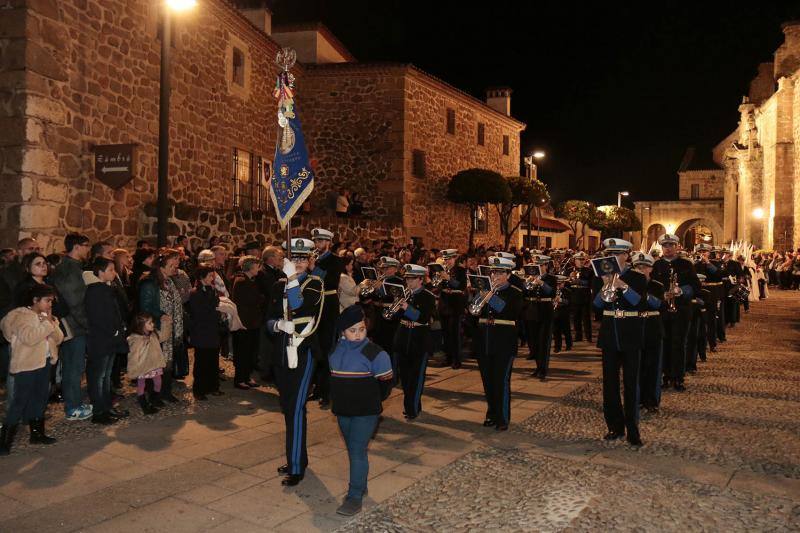 La agrupación musical Virgen del Puerto y la banda 'Ciudad de Plasencia', acompañamiento del Cristo de la Agonía y la Virgen de la Piedad.