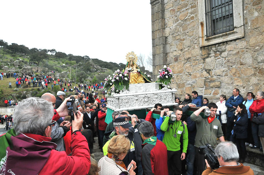 El mal tiempo deja una romería del Puerto gris