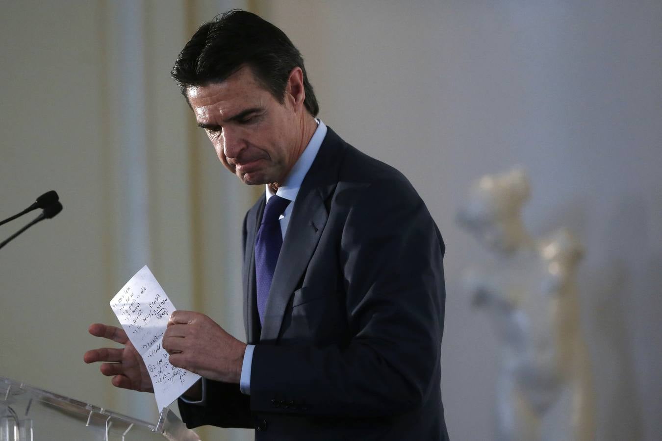 Viernes, 15 de abril: José Manuel Soria abandona toda su actividad política. La semana que arrancó en el PP con la defensa férrea del titular de Industria concluye con su marcha del Gobierno en funciones y la renuncia a su escaño en el Congreso y a la dirección del partido en Canarias. Fotografía: Agencias